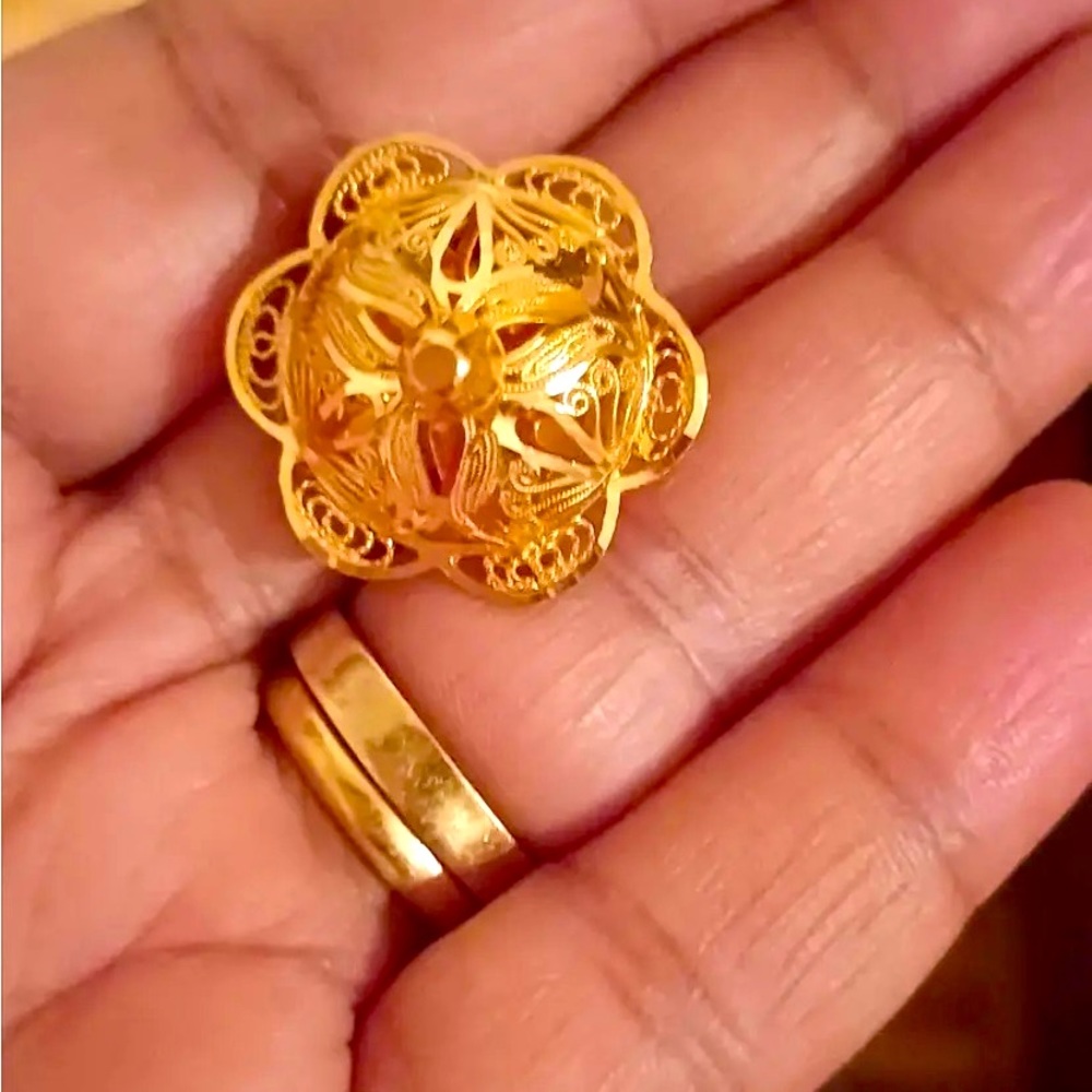 21k gold it’s the best gold in the world . Has good quality.